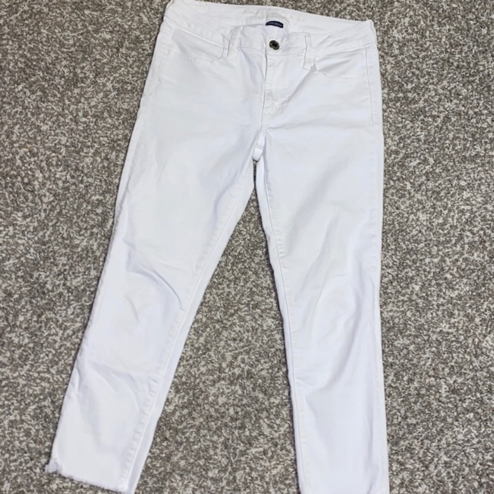 LIKE NEW White American Eagle Jegging Crop Jeans